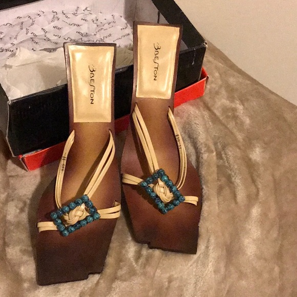 Sandals - Picture 2 of 6